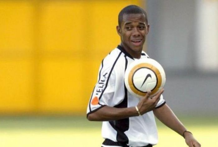 Экс-футболиста сборной Бразилии приговорили к 9 годам тюрьмы за изнасилование