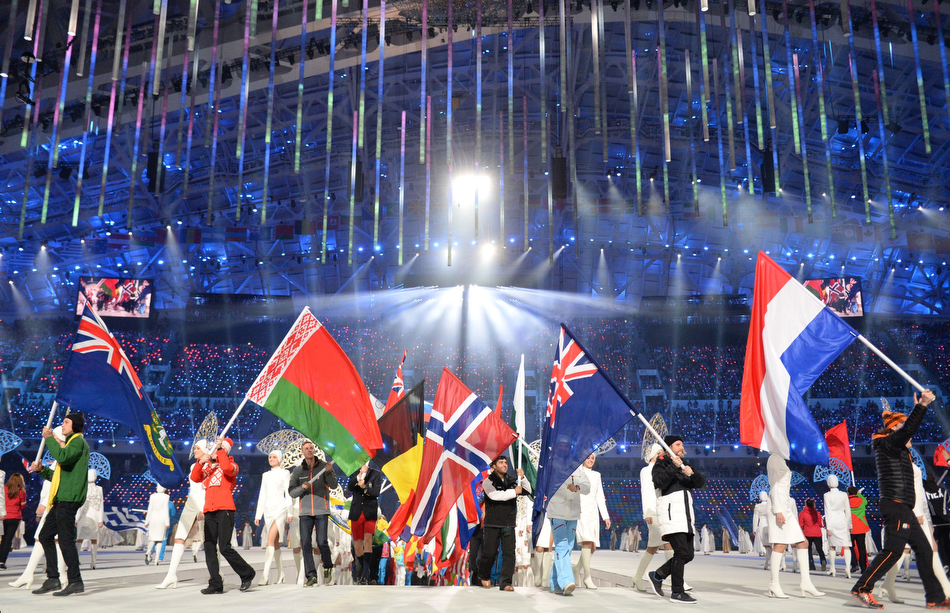 Сочи олимпийская страна. Закрытие Олимпийских игр в Сочи 2014. Церемония открытия олимпиады в Сочи 2014. Открытие Олимпийских игр в Сочи в 2014 флаги.