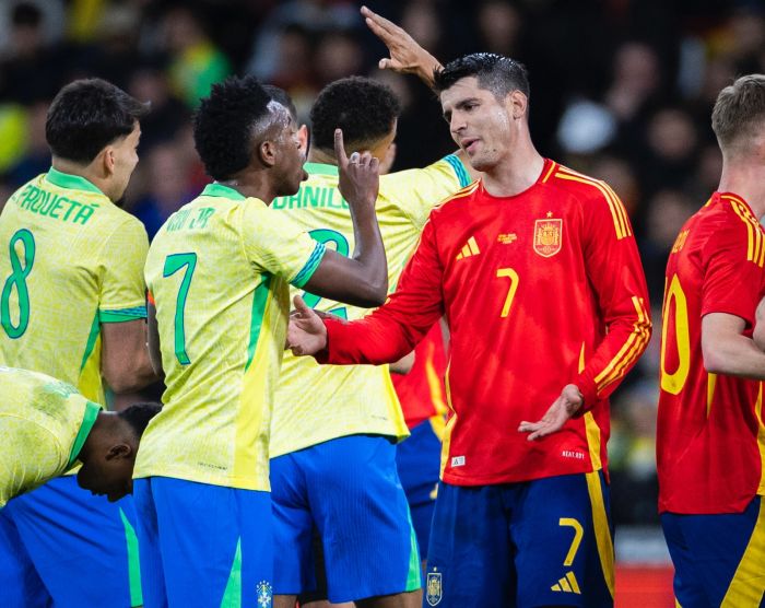 Команды Испании и Бразилии сыграли вничью (видео)