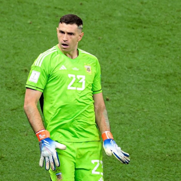 Chelsea will attempt to sign Emiliano Martinez