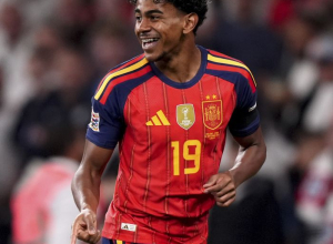 Spain win at Wembley, 41-year-old Modrić's goal contributed to Croatia's victory